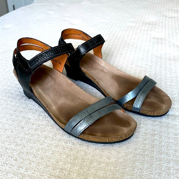 Taos black and pewter leather wedge sandals size 38- - Picture 1 of 9